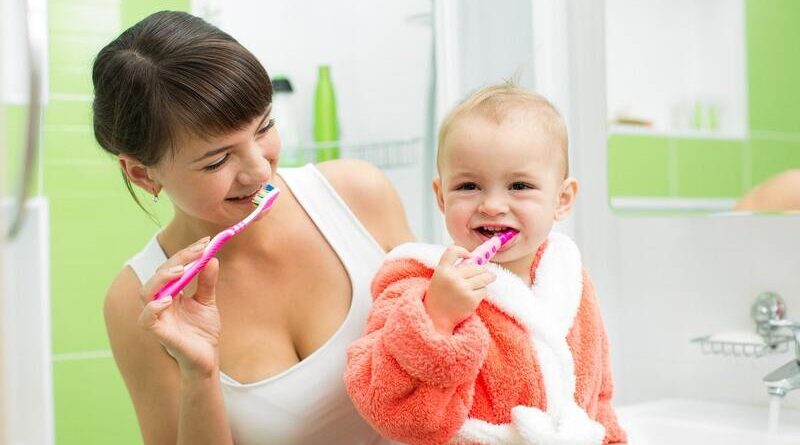 Как начинать чистить зубы ребенку