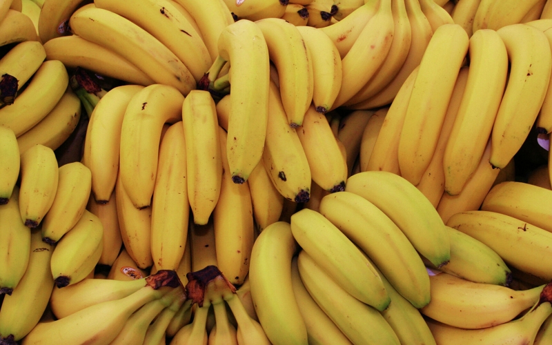 Против депрессии и "плохого" холестерина: все о пользе и вреде бананов
