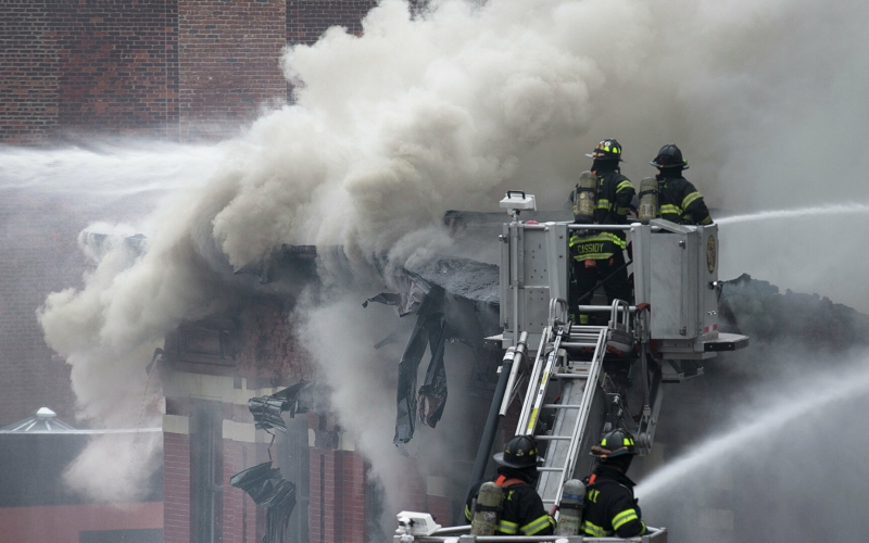 В Нью-Йорке при пожаре в жилом доме серьезно пострадал 31 человек
