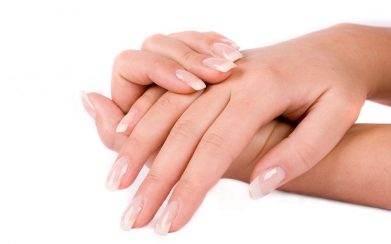 Как справиться с сухостью кожи рук и омолодить их?