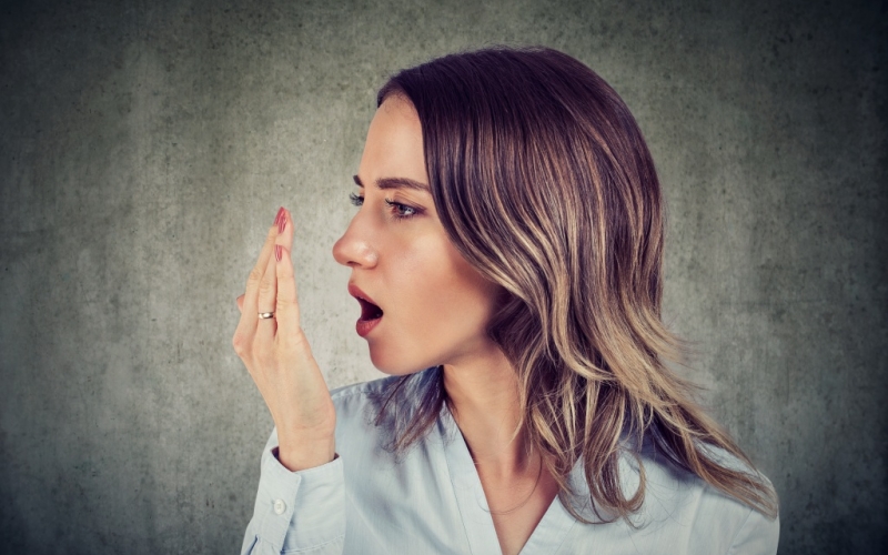 И жвачка не понадобится! 3 способа, которые помогут быстро убрать неприятный запах изо рта