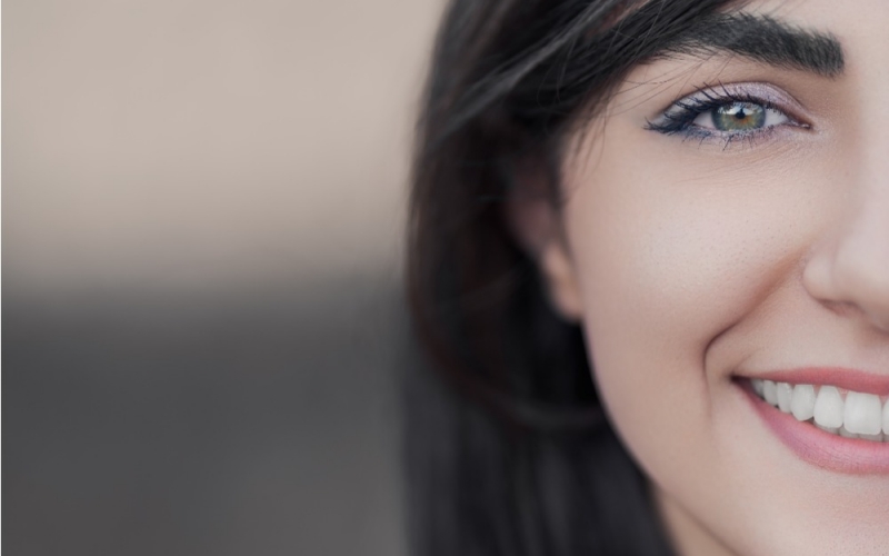 Как вернуть улыбку: нюансы коррекции губ «корнер лифт»