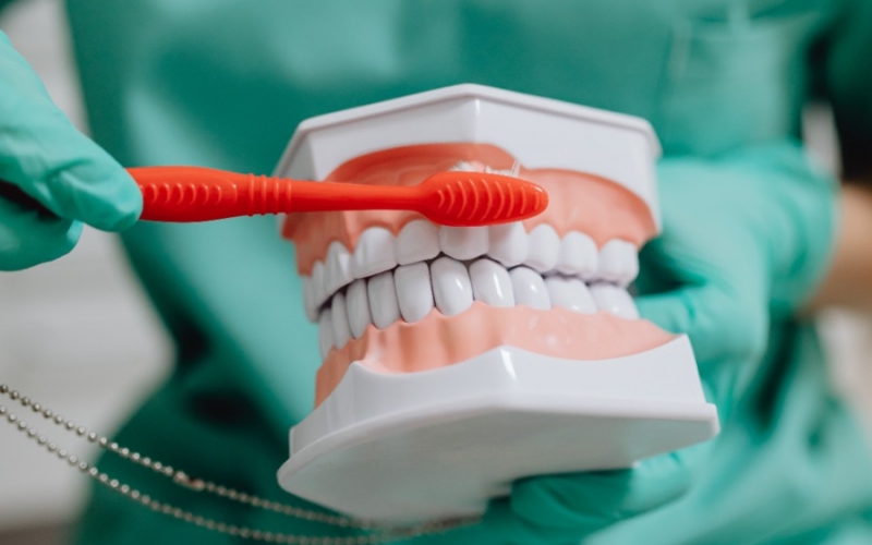 Зуб за зуб: 4 опасных симптома пародонтита, которые нельзя игнорировать